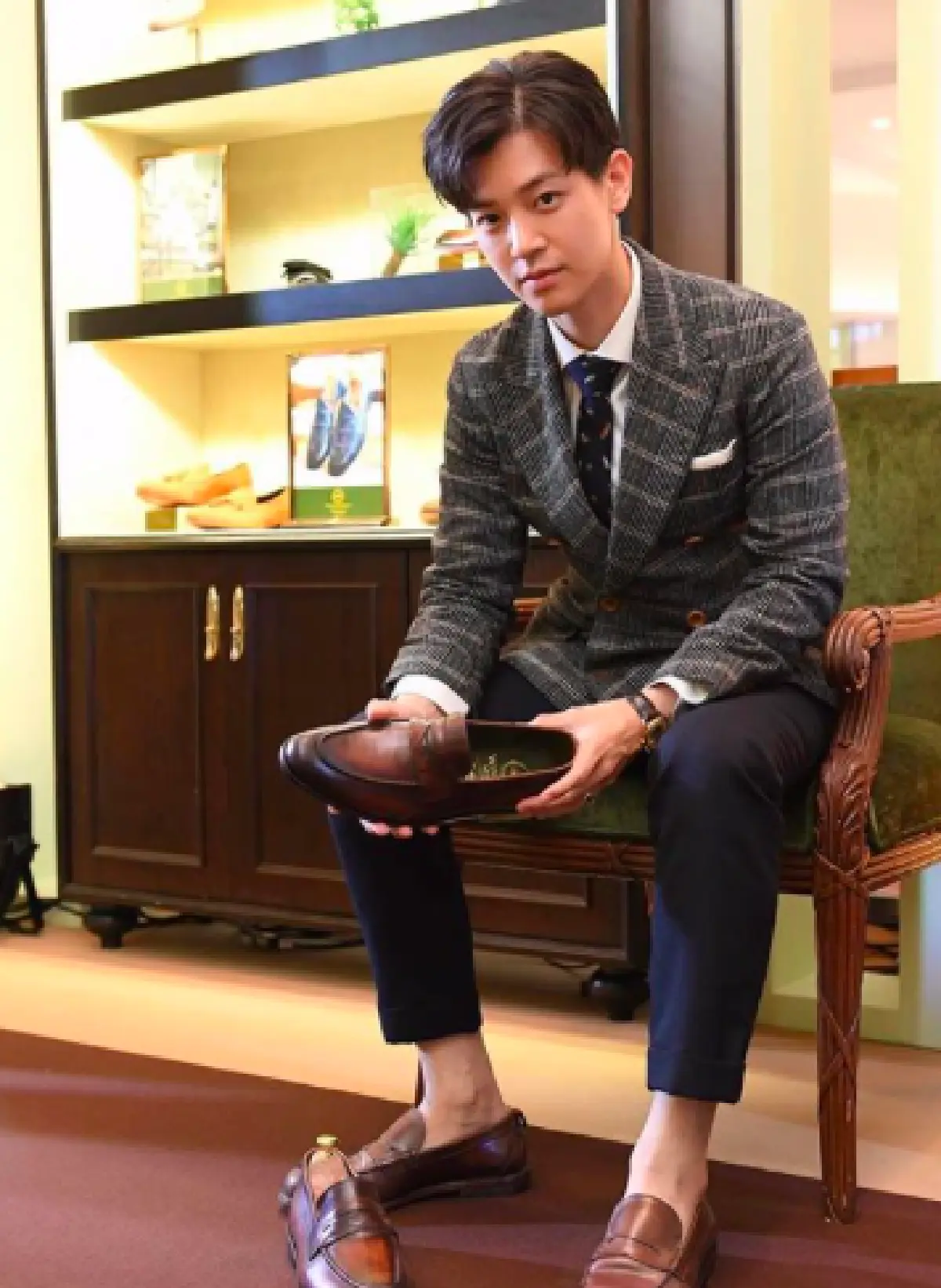 ใจละลายกับ “ไท้ วสุวัส” น้องชายคนเล็กแห่งบ้าน "คูหาเปรมกิจ” ที่หล่อครบเครื่อง