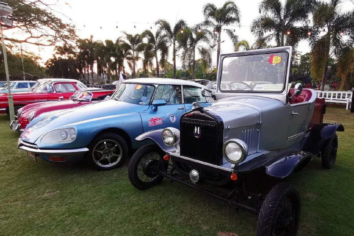 ตำรวจภาค 5 ขนรถหรูยุคโบราณโชว์มูลค่ามหาศาลบางคันเก่ากว่า200 ปี