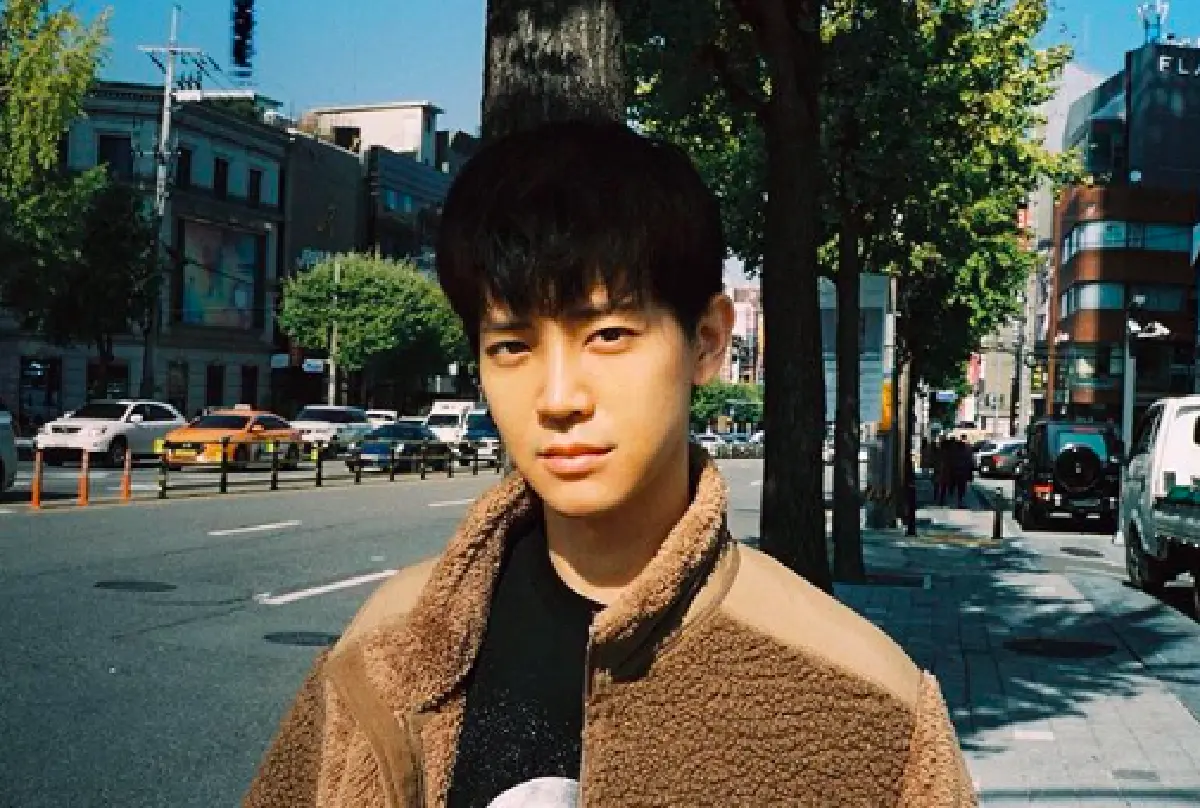 ใจละลายกับ “ไท้ วสุวัส” น้องชายคนเล็กแห่งบ้าน "คูหาเปรมกิจ” ที่หล่อครบเครื่อง