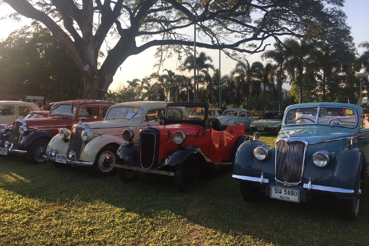 ตำรวจภาค 5 ขนรถหรูยุคโบราณโชว์มูลค่ามหาศาลบางคันเก่ากว่า200 ปี