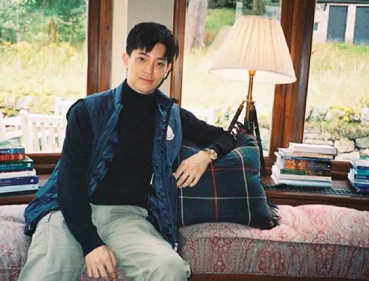 ใจละลายกับ “ไท้ วสุวัส” น้องชายคนเล็กแห่งบ้าน "คูหาเปรมกิจ” ที่หล่อครบเครื่อง