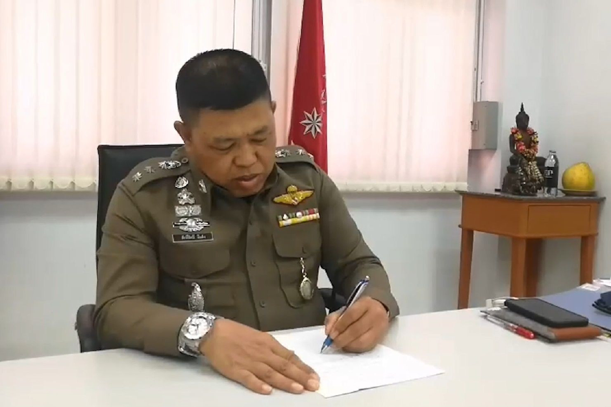 ผกก.สภ.คอหงส์ห่วงใยสุขภาพลูกน้อง สั่งห้ามสูบบุหรี่ดื่มเหล้าบนโรงพัก ผกก.สภ.คอหงส์ห่วงใยสุขภาพลูกน้อง สั่งห้ามสูบบุหรี่ดื่มเหล้าบนโรงพัก