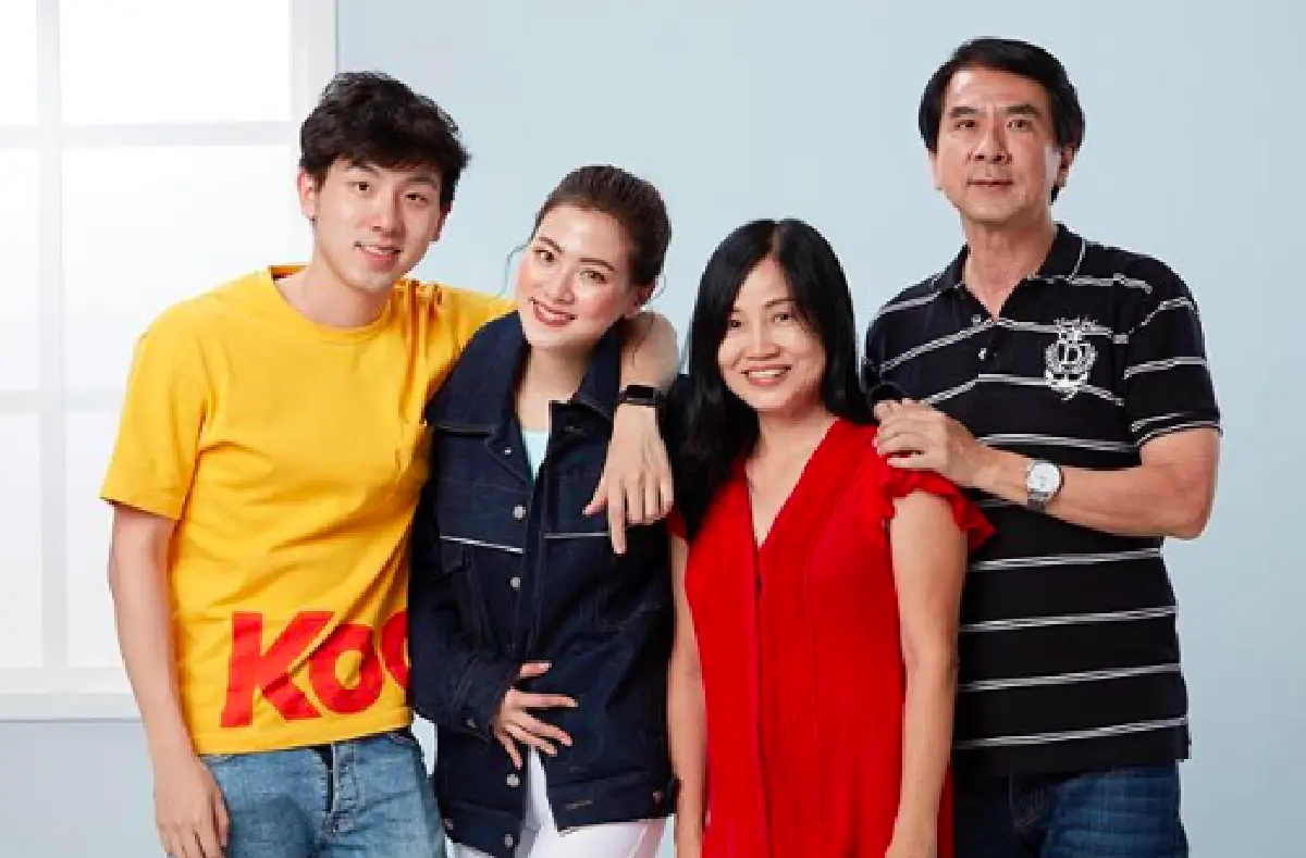 "พ่อ-แม่ใบเฟิร์น พิมพ์ชนก" เซอร์ไพรส์ลูกสาวกลับ ซื้อรถสปอร์ตสุดหรูกว่า 4 ล้านให้