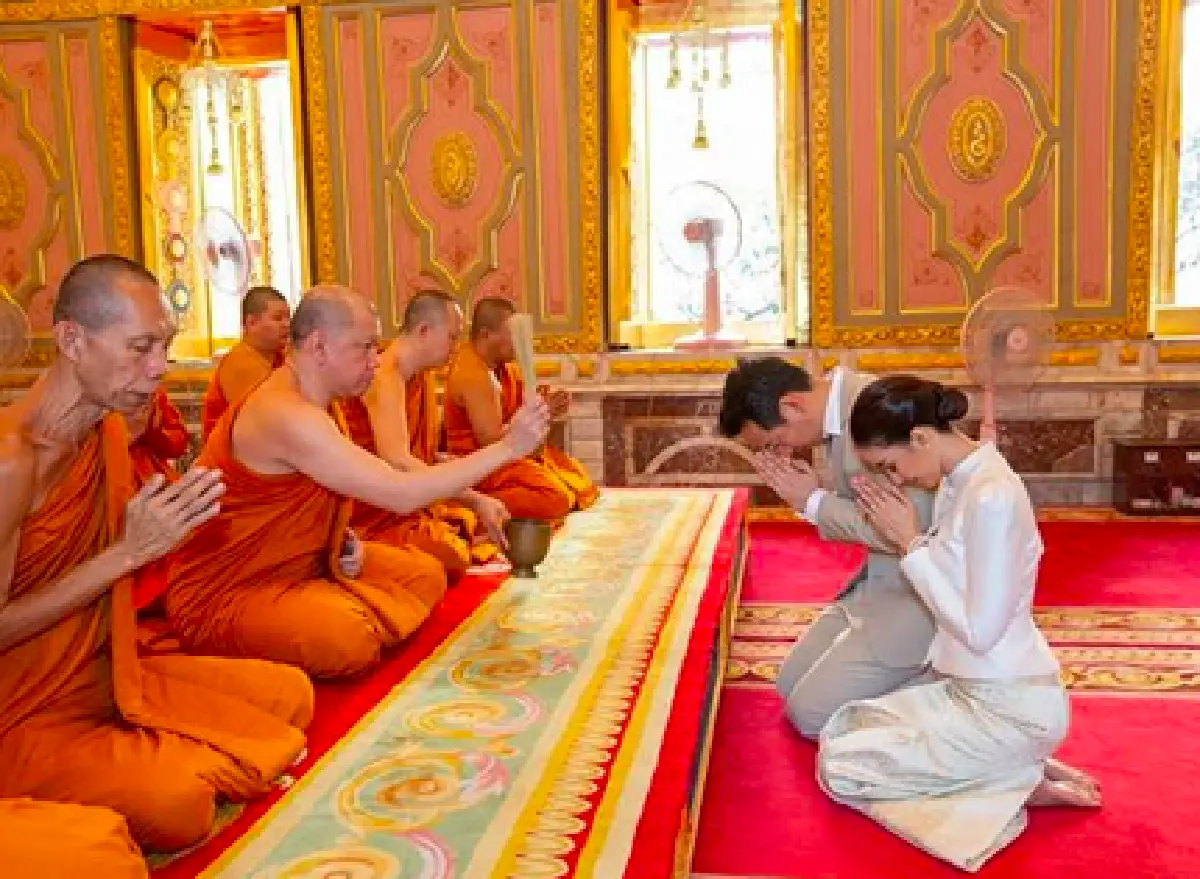 "น้ำฝน-อาร์ม” ควงคู่ทำบุญใหญ่ที่วัดราชบพิธสถิต ก่อนเริ่มต้นใช้ชีวิตคู่