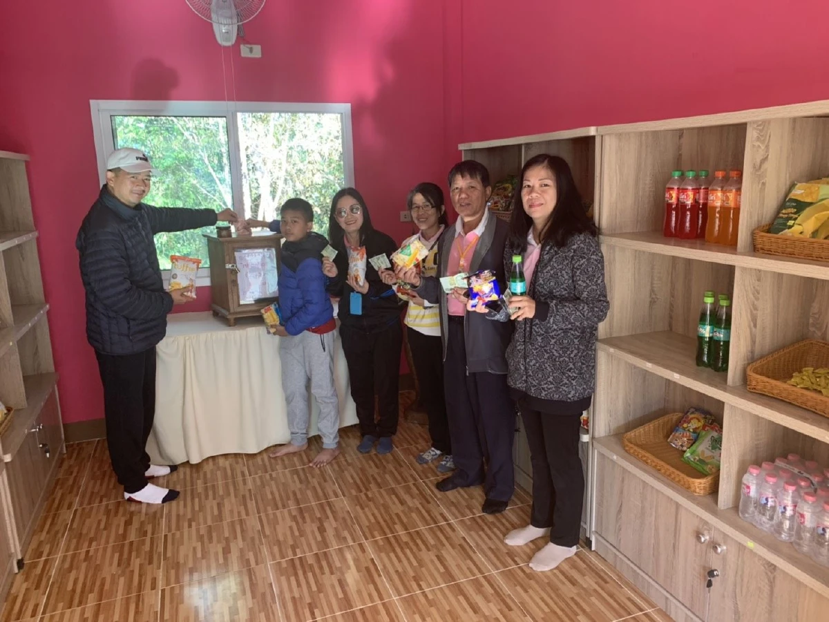 ไม่มีคนขาย แต่กำไรเพียบ! “หยิบหยอด” ร้านสะดวกซื้อสุดเฉียบที่วัดเชียงใหม่