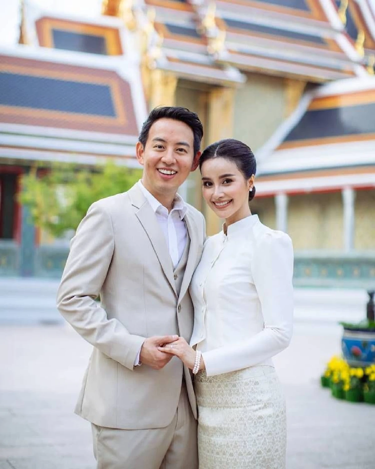 "น้ำฝน-อาร์ม” ควงคู่ทำบุญใหญ่ที่วัดราชบพิธสถิต ก่อนเริ่มต้นใช้ชีวิตคู่