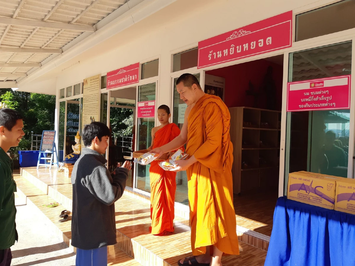 ไม่มีคนขาย แต่กำไรเพียบ! “หยิบหยอด” ร้านสะดวกซื้อสุดเฉียบที่วัดเชียงใหม่