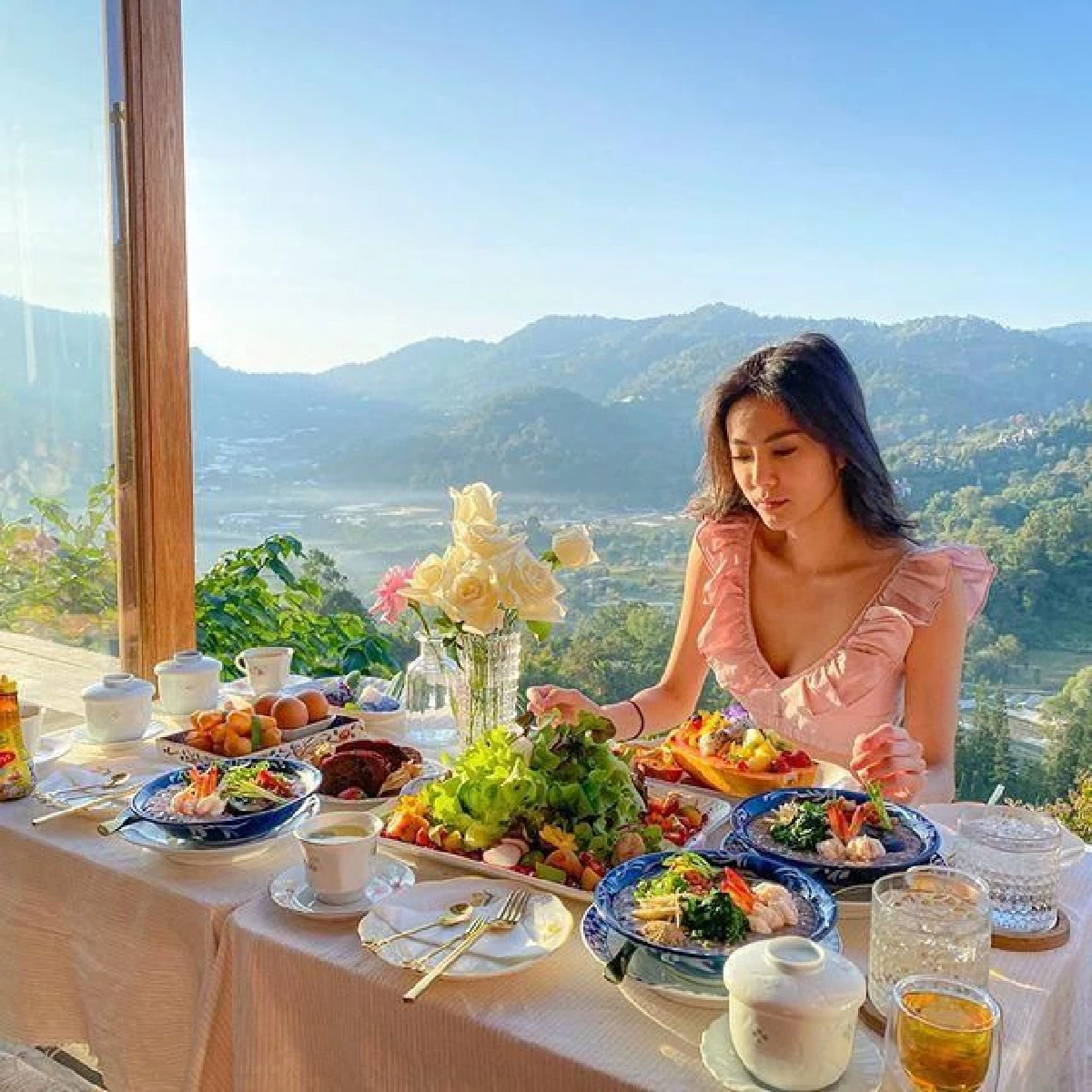 กิ๊บซี่ วนิดา เปลือยหลังเซ็กซี่แช่น้ำ! ท่ามกลางวิวสวยของธรรมชาติที่เชียงใหม่