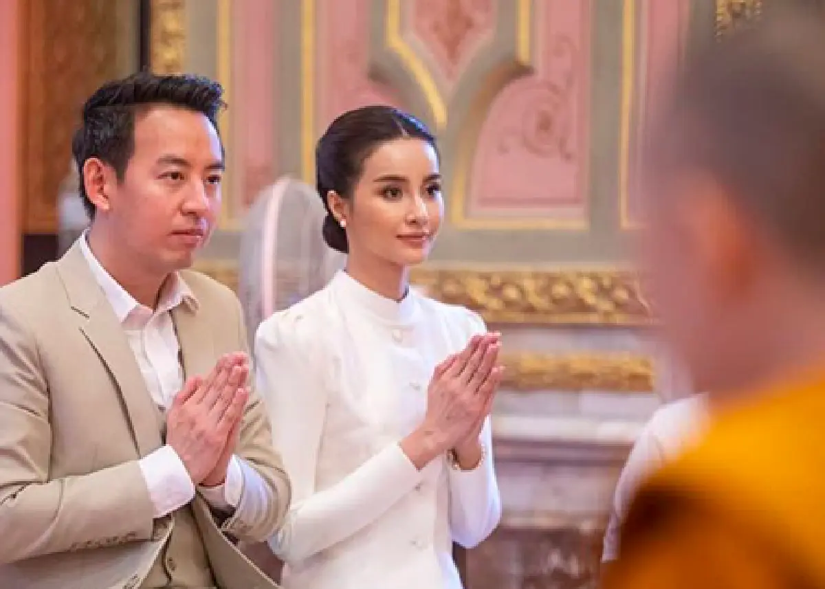 "น้ำฝน-อาร์ม” ควงคู่ทำบุญใหญ่ที่วัดราชบพิธสถิต ก่อนเริ่มต้นใช้ชีวิตคู่