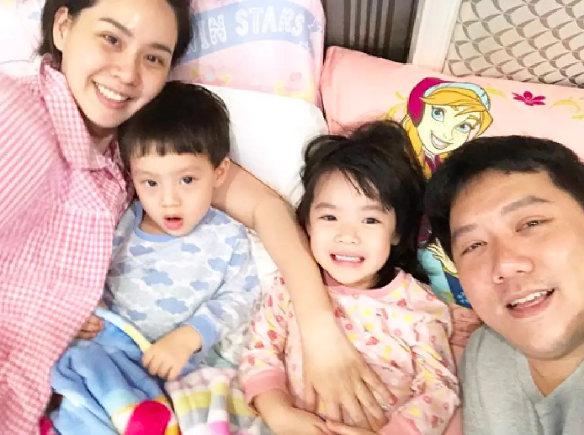 “ปอนด์" สามี "นุ้ย สุจิรา” เผยโมเมนต์ประทับใจ คุณแม่เก็บเงินดอลลาร์นาน 16 ปี บอกยกให้หลานหมด