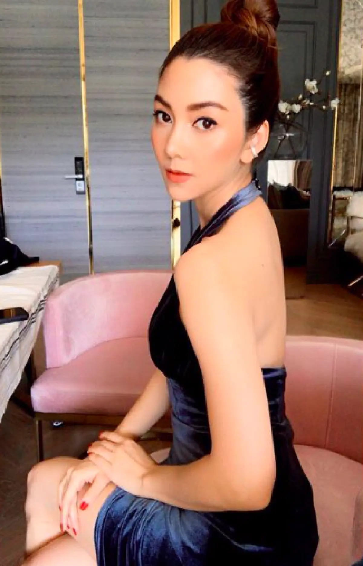 "วุ้นเส้น” กอดและให้กำลังใจ “ชาคริต-แอน" หลังไปร่วมฟังสวดอภิธรรม "คุณแม่สมลักษณ์”