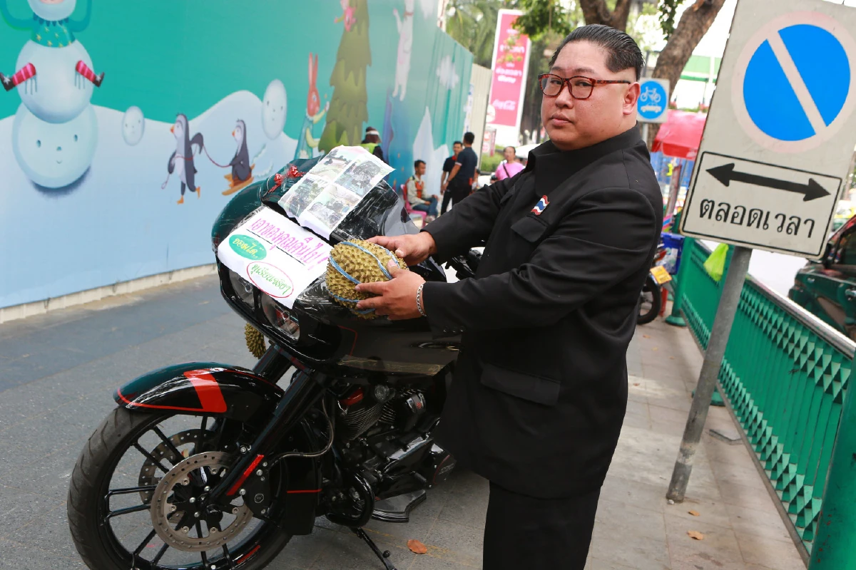 "คิม ไทยแลนด์"เอาทุเรียนทุบรถจยย.ฮาเลย์ฯคันหรูประท้วงซ่อมบ่อย