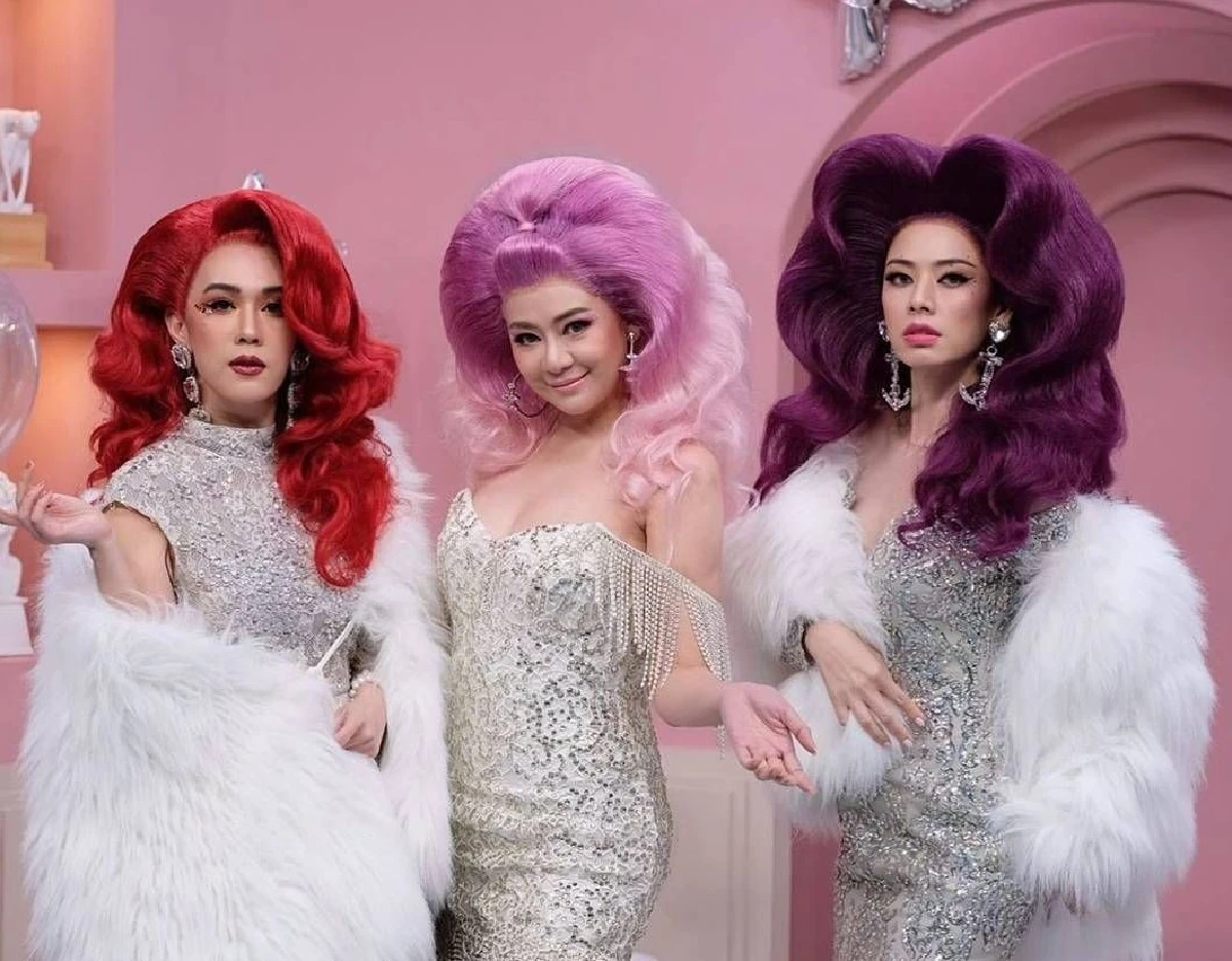 “เมย์-เอ๋-โอ๋”  จัดเต็มเสื้อผ้าหน้าผมกับแฟชั่นวันคริสต์มาส บอกเลยเล่นใหญ่มาก