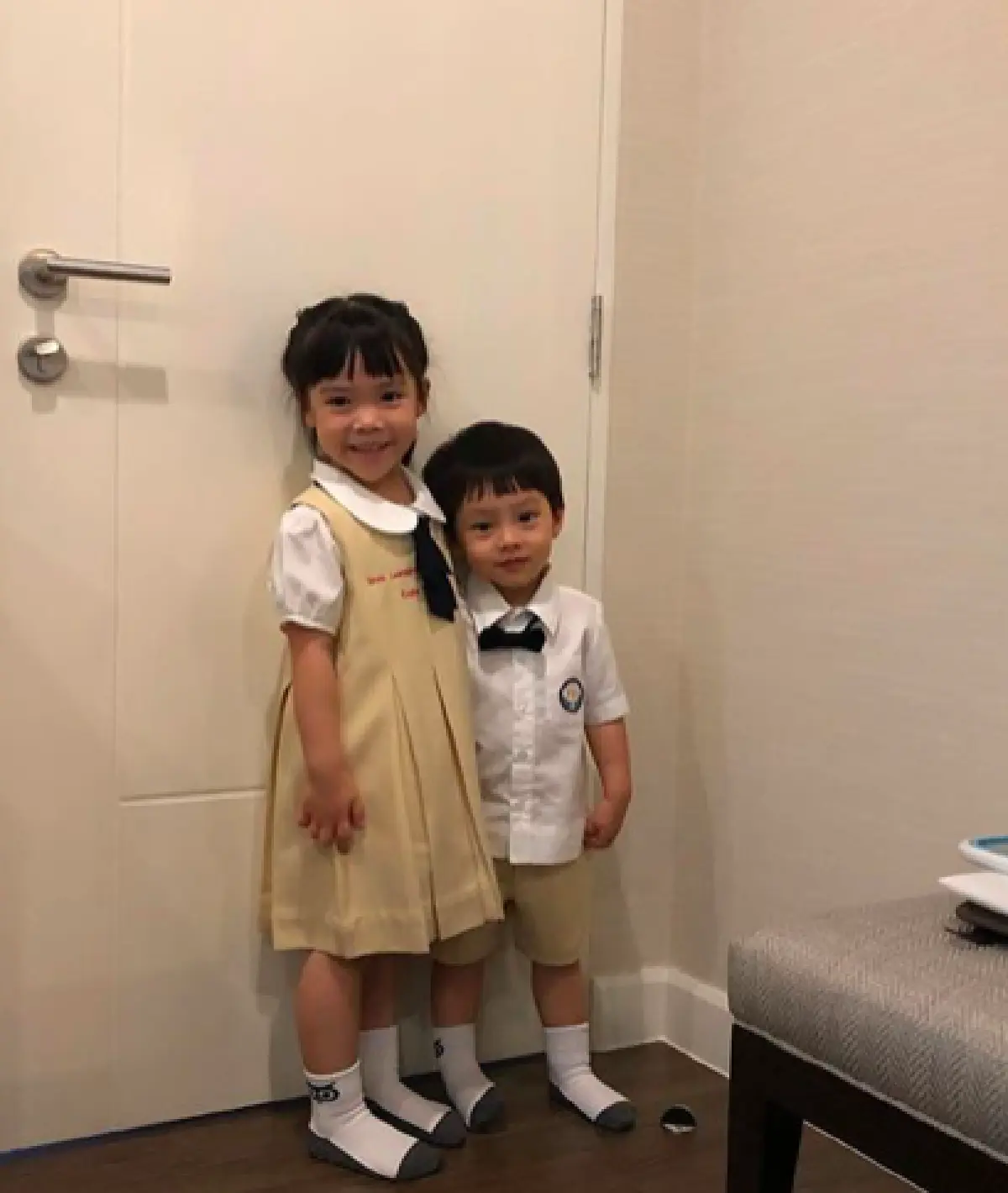 “ปอนด์" สามี "นุ้ย สุจิรา” เผยโมเมนต์ประทับใจ คุณแม่เก็บเงินดอลลาร์นาน 16 ปี บอกยกให้หลานหมด