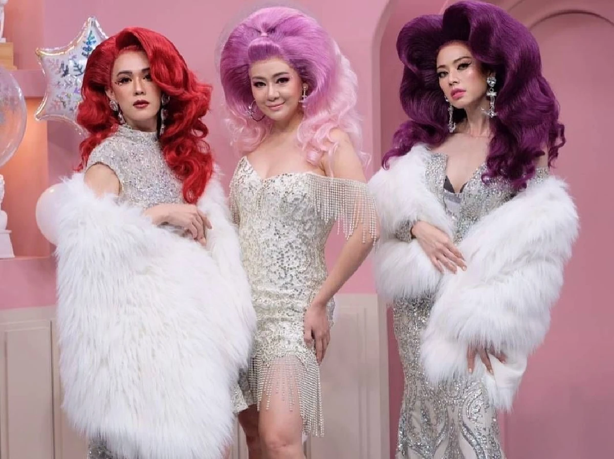 “เมย์-เอ๋-โอ๋”  จัดเต็มเสื้อผ้าหน้าผมกับแฟชั่นวันคริสต์มาส บอกเลยเล่นใหญ่มาก