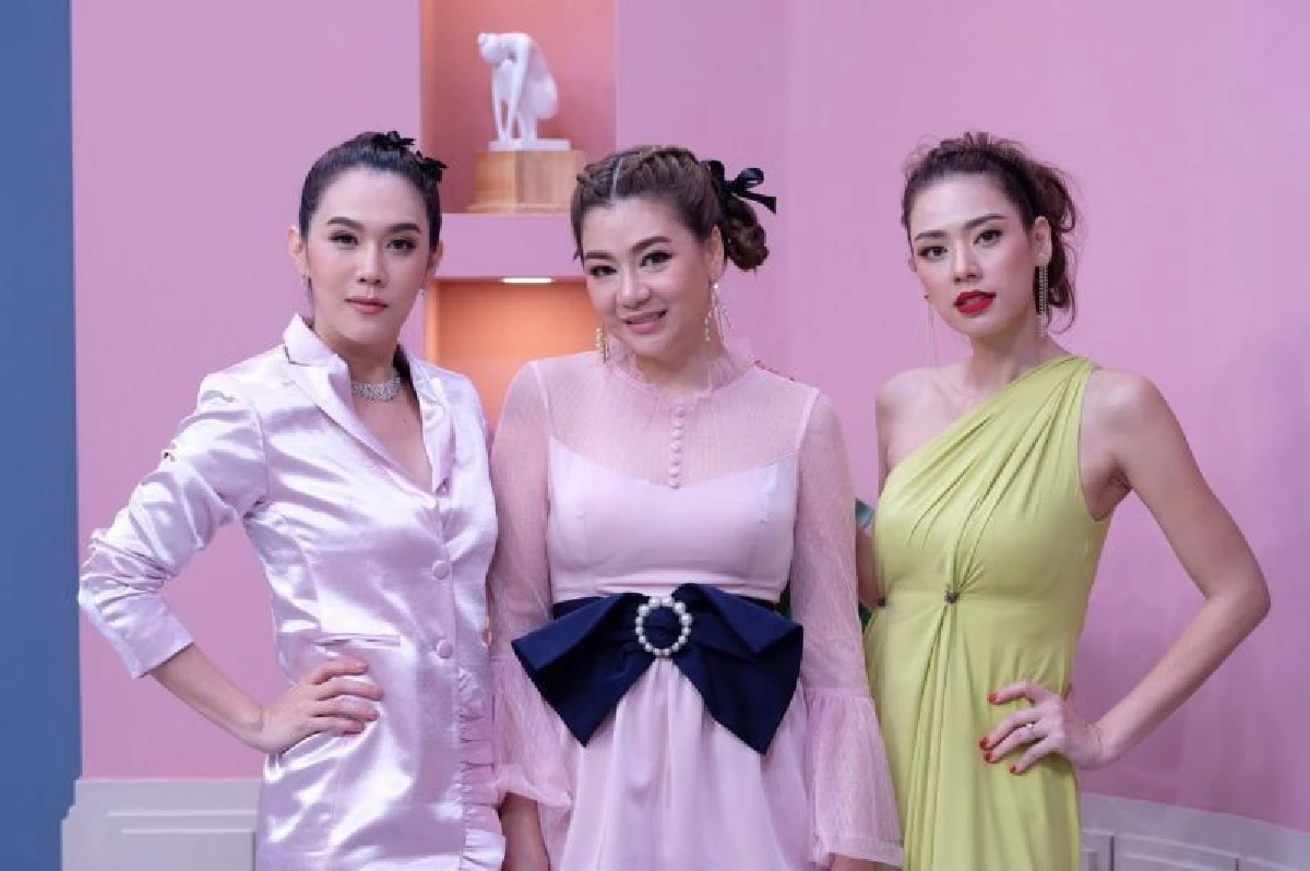 “เมย์-เอ๋-โอ๋”  จัดเต็มเสื้อผ้าหน้าผมกับแฟชั่นวันคริสต์มาส บอกเลยเล่นใหญ่มาก