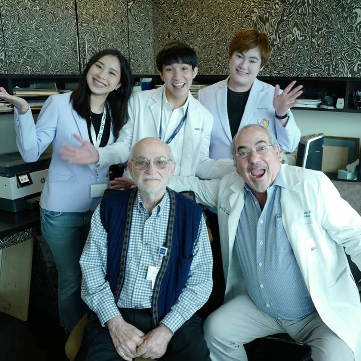 “หมอริท” ศึกษาต่อคอร์สศัลยกรรมผิวหนังเฉพาะทางที่อเมริกา ใช้เวลาไม่ถึงเดือนเรียนจบแล้ว