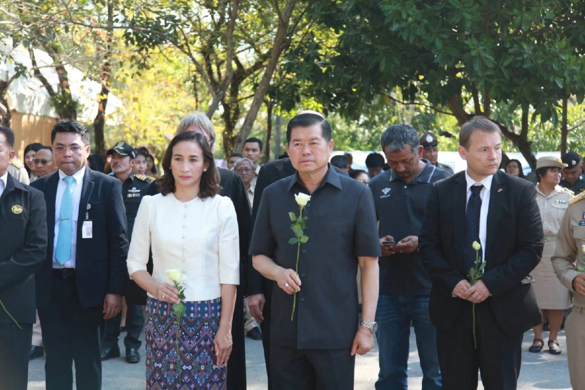 ร่วมวางช่อกุหลาบขาวหน้ารูป"คุณพุ่ม เจนเซ่น"เหยื่อสินามิถล่ม 15 ปีก่อน