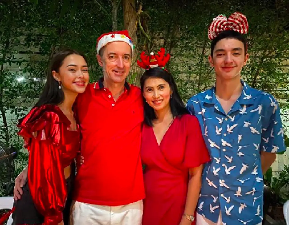 "แพทริเซีย” ยิ้มร่า! ควง “ไฮโซโน้ต” ปาร์ตี้คริสต์มาสพร้อมครอบครัวและแก๊งเพื่อน