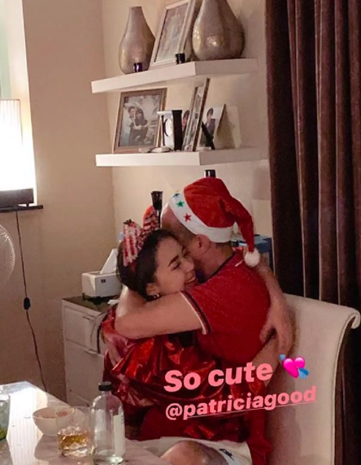 "แพทริเซีย” ยิ้มร่า! ควง “ไฮโซโน้ต” ปาร์ตี้คริสต์มาสพร้อมครอบครัวและแก๊งเพื่อน