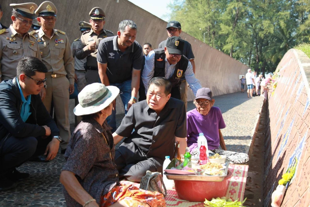 ร่วมวางช่อกุหลาบขาวหน้ารูป"คุณพุ่ม เจนเซ่น"เหยื่อสินามิถล่ม 15 ปีก่อน