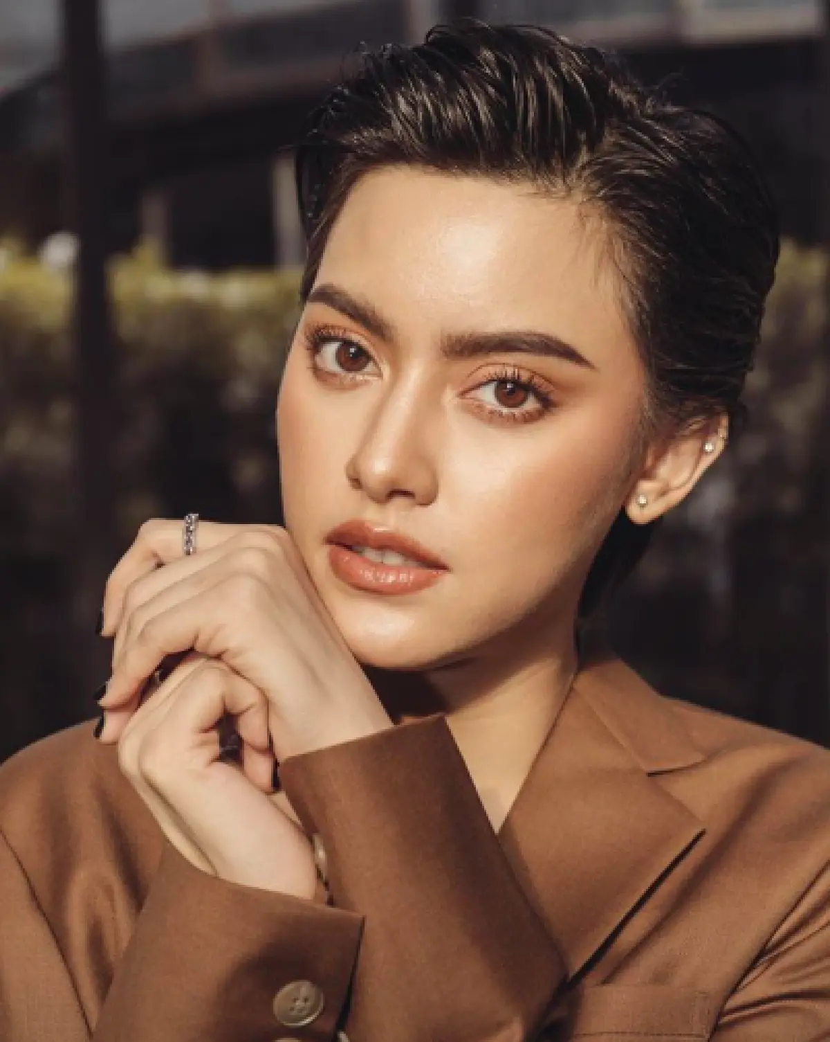 “นิ้ง ชัญญา” สาวสวยมาดเท่ ที่หลายคนต่างลงคะแนนว่ามีความคล้าย “ใหม่ ดาวิกา"