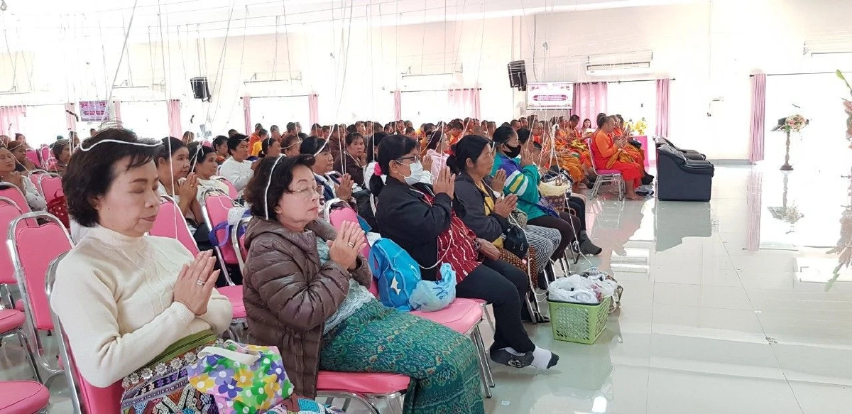 คนพะเยาทำบุญส่งท้ายปีจัดทอดผ้าป่าสามัคคีพัฒนาการศึกษา