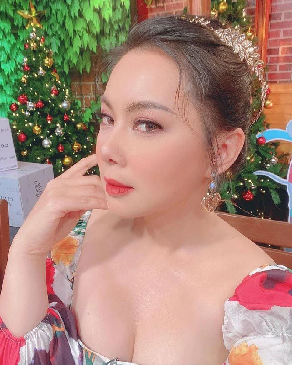 “บุ๋ม ปนัดดา" เปิดประเด็นเมาท์! อดีตคู่รักดาราอยู่บ้านเดียวกัน ฝ่ายหญิงชิ่งไปคบพระเอกกล้ามโต