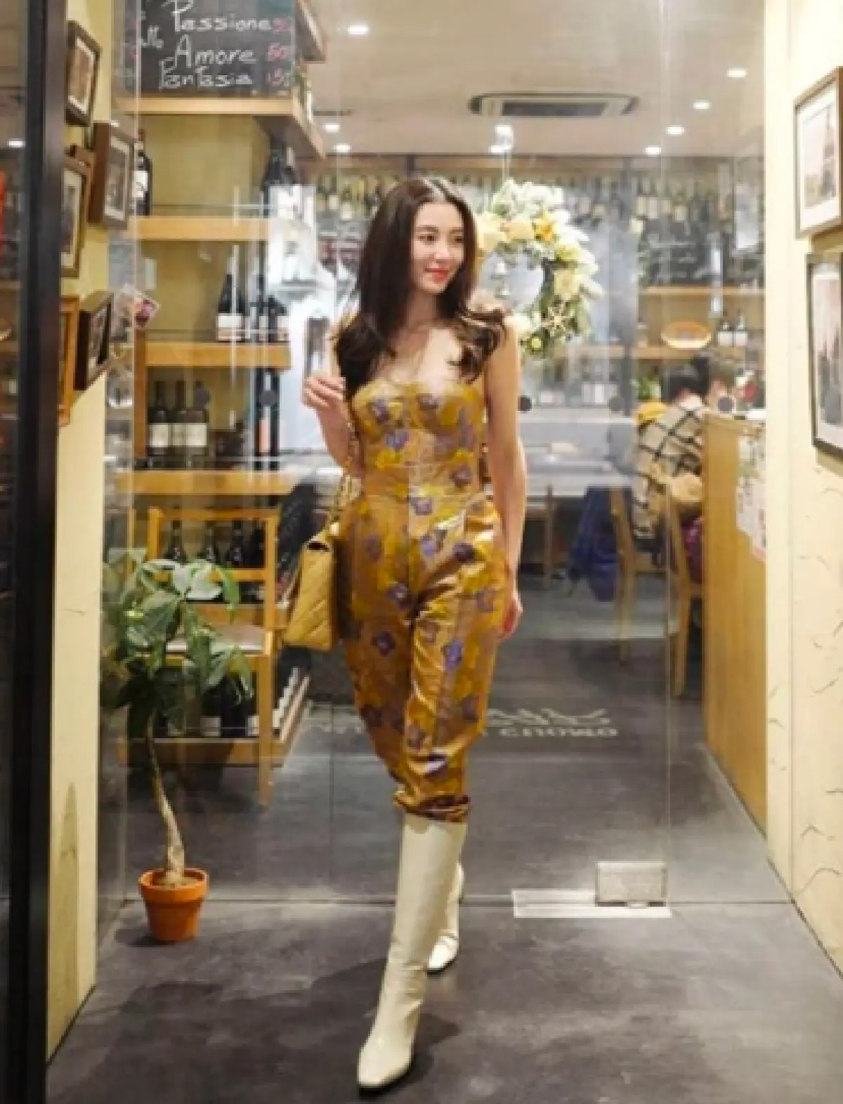 "เบลล่า ราณี" กับแฟชั่นวันเกิดสุดแซ่บ แอบเซ็กซี่เบาๆ ในชุดเกาะอก