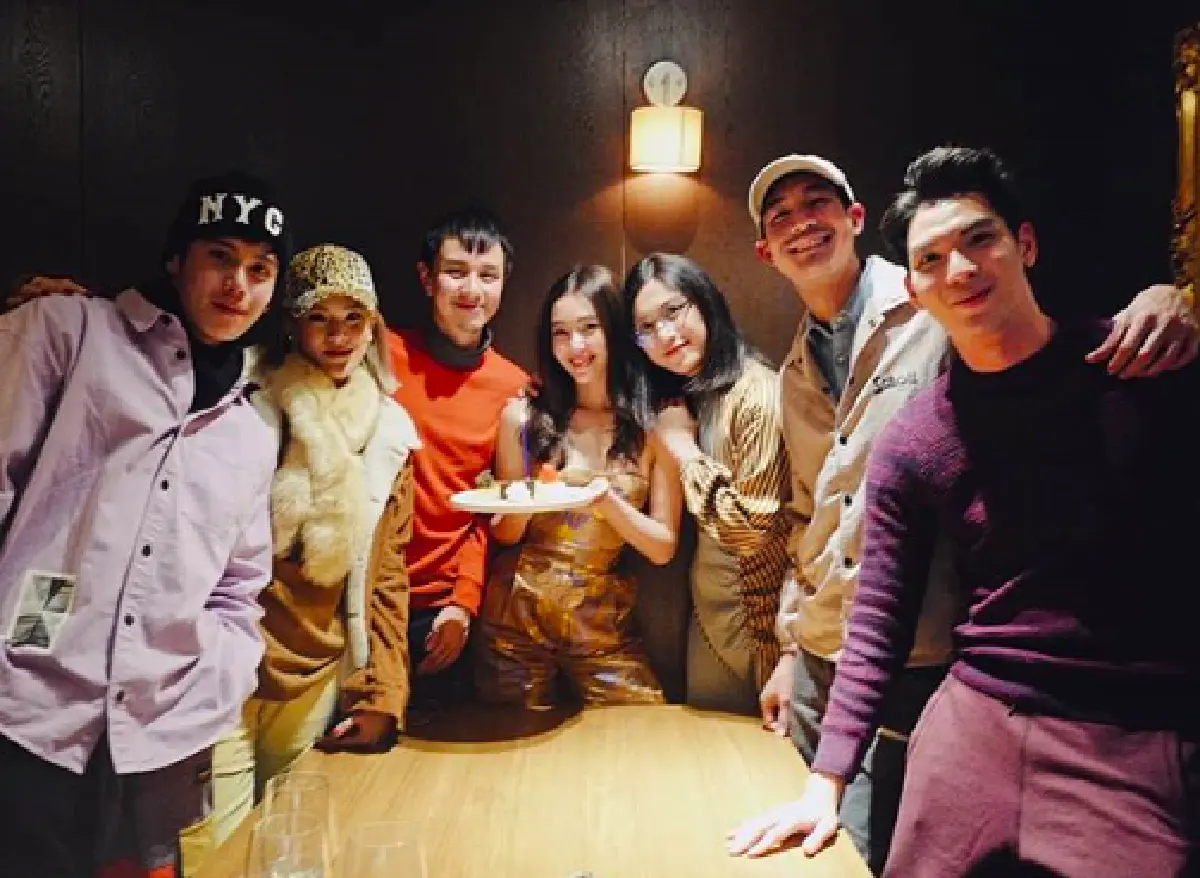 "เบลล่า ราณี" กับแฟชั่นวันเกิดสุดแซ่บ แอบเซ็กซี่เบาๆ ในชุดเกาะอก