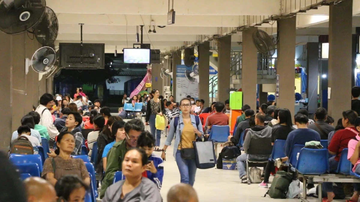 รถแน่นเต็มถนนมิตรภาพประชาชนแห่กลับบ้านฉลองเทศกาลปีใหม่