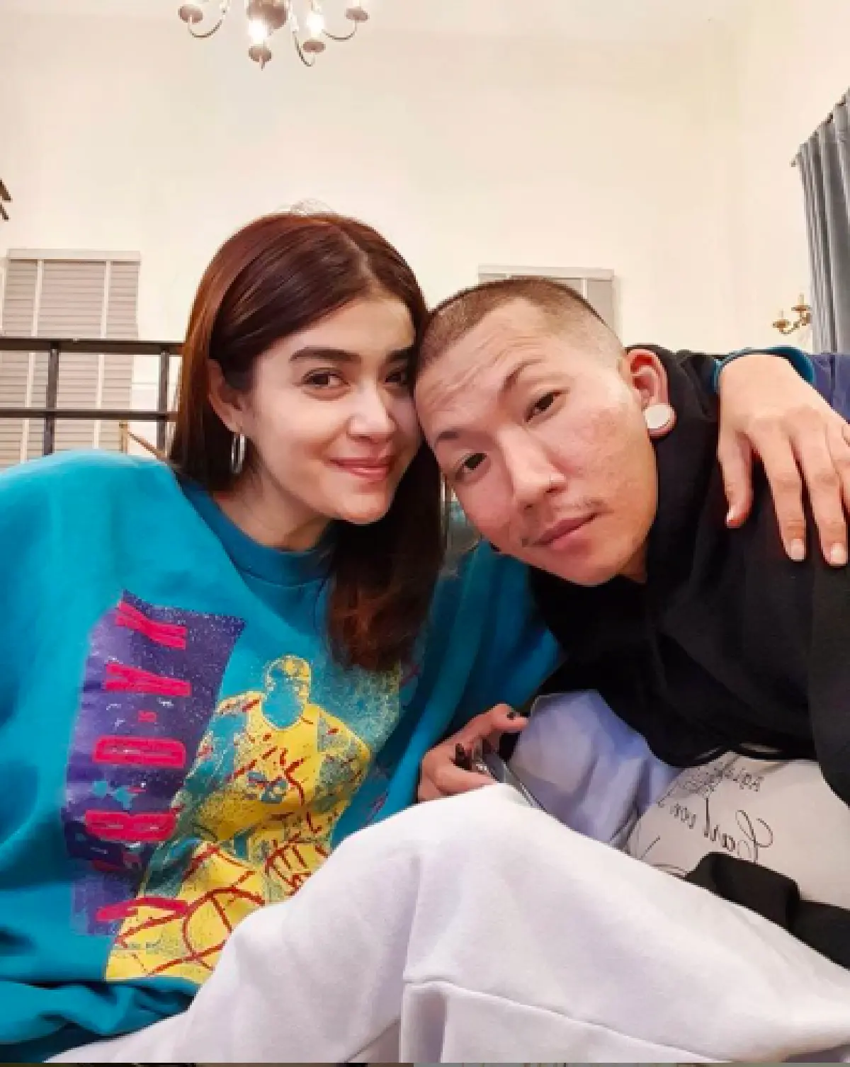 "แจ๊ส ชวนชื่น” โชว์คลิปหวานจุ๊บปาก "แจง แจงจิต” พร้อมบอกรักภรรยาคนเดียว!!