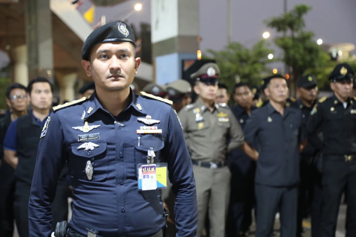 "สมศักดิ์"แนะประชาชนอย่ารับสิ่งของจากคนแปลกหน้าช่วงเดินทาง