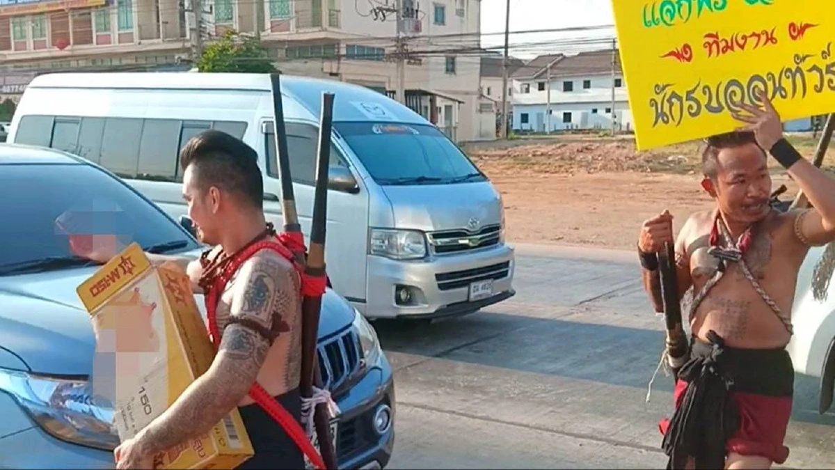 5 ตัวประกอบละครทีวีแต่งชุดนักรบโบราณแจกน้ำดื่มคลายเครียดช่วงรถติด