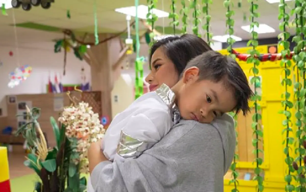 “โอปอล์” นำเสนอ #ฮาวทูทิ้ง เวอร์ชั่น "น้องอลัน” กับลีลาการทิ้งตัวตามที่ต่างๆ