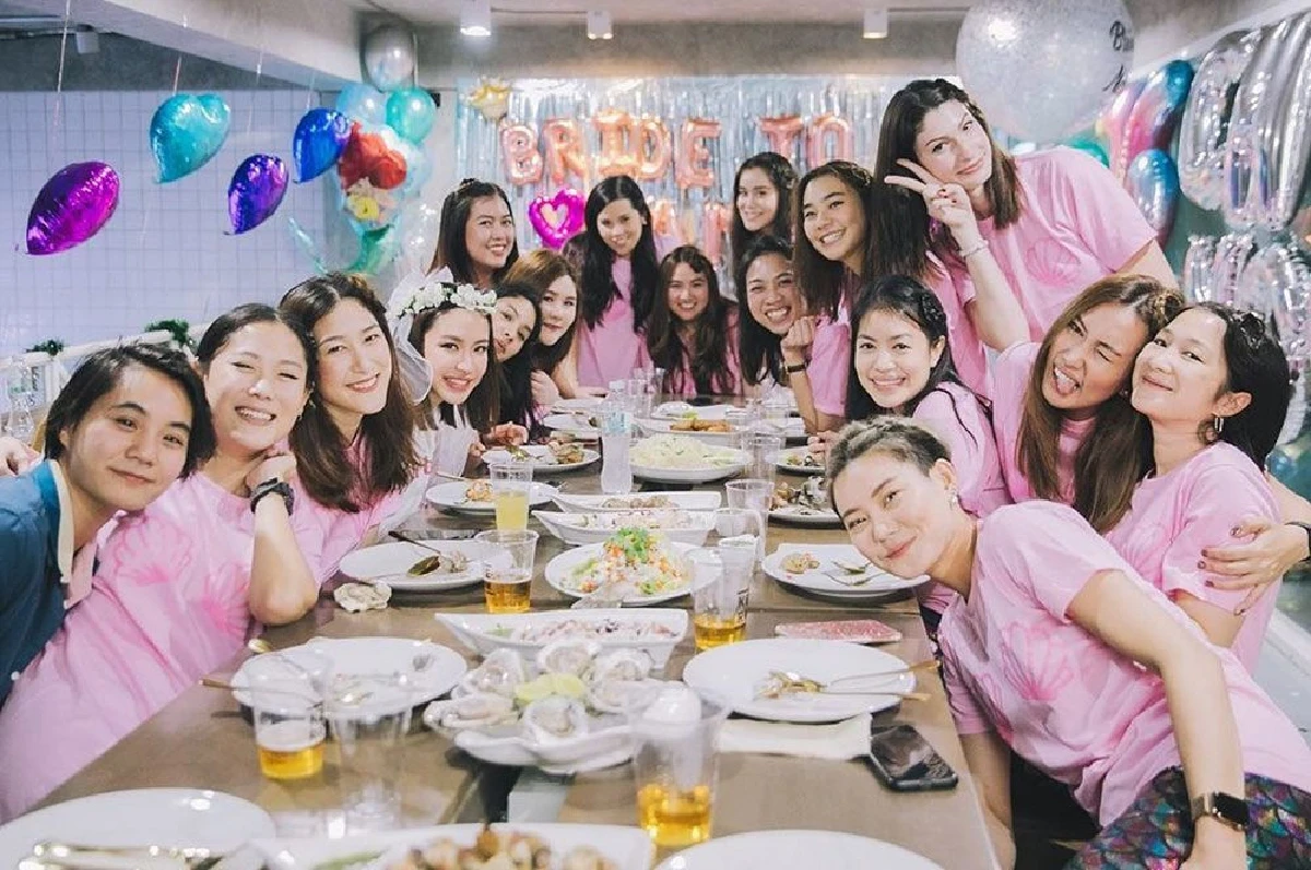 “น้ำชา” แฮปปี้หนักมาก! แก๊งเพื่อนซี้ทำเซอร์ไพรส์ จัดปาร์ตี้สละโสดให้ถึง 2 งานรวด