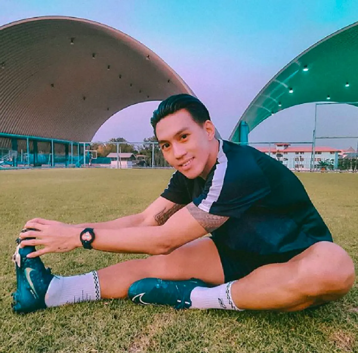 “ตุ๊กกี้” เผยโมเมนต์ประทับใจ “ลีซอ” ลงทุนคุกเข่าผูกเชือกรองเท้าให้!