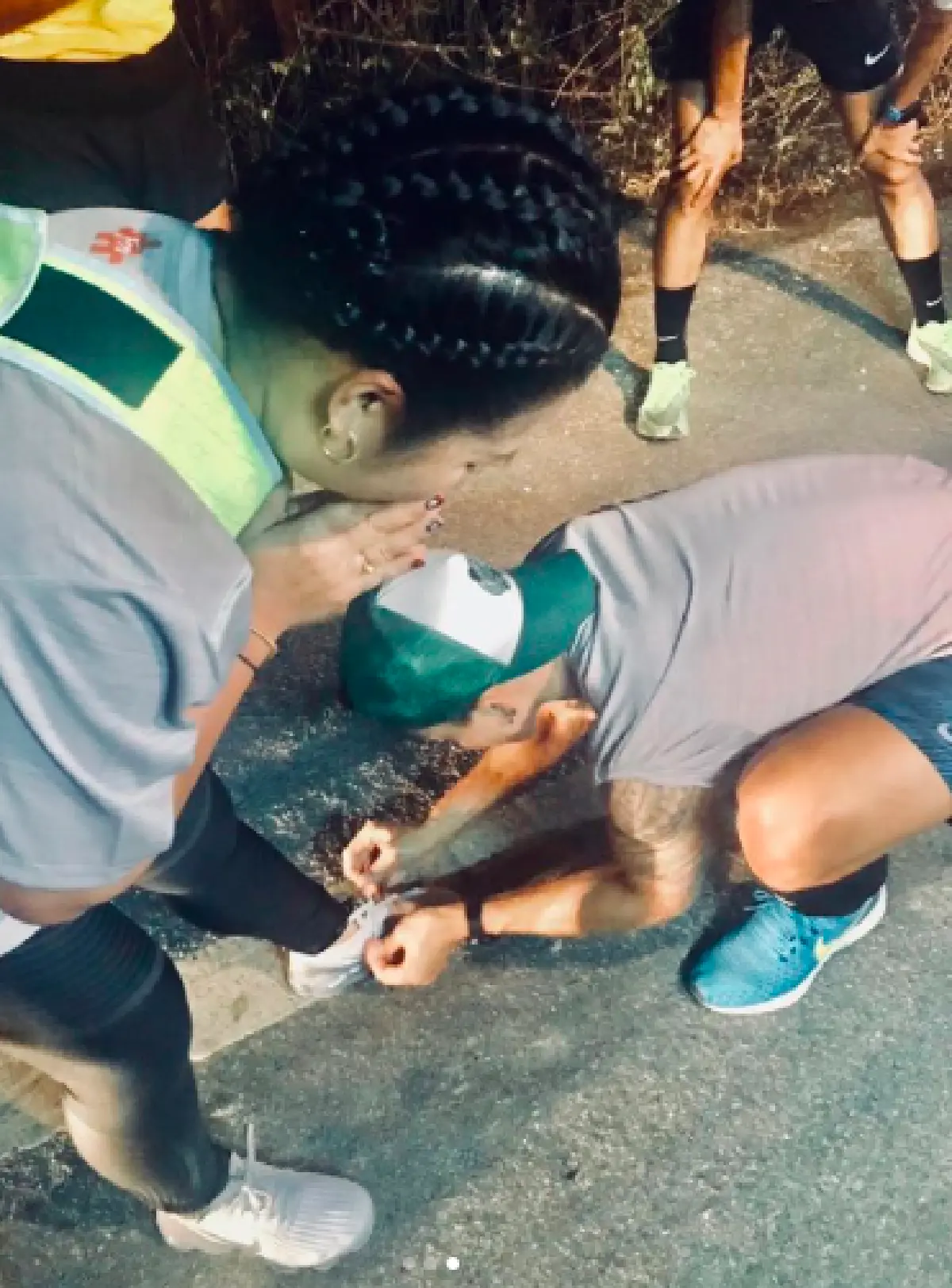 “ตุ๊กกี้” เผยโมเมนต์ประทับใจ “ลีซอ” ลงทุนคุกเข่าผูกเชือกรองเท้าให้!