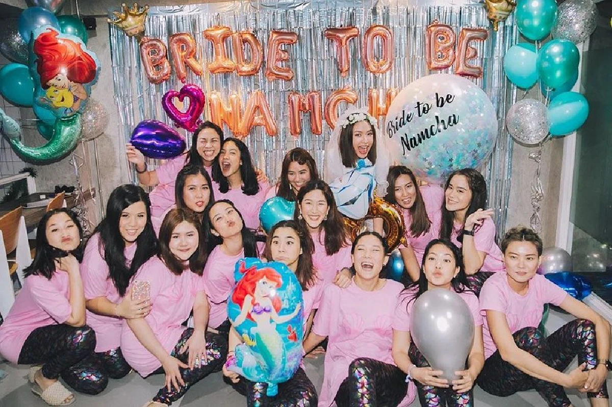 “น้ำชา” แฮปปี้หนักมาก! แก๊งเพื่อนซี้ทำเซอร์ไพรส์ จัดปาร์ตี้สละโสดให้ถึง 2 งานรวด