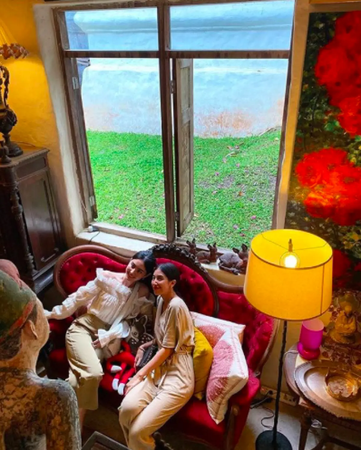 "ใหม่-มิ้นต์” ควงหวานใจ “เต๋อ-ภูผา” กระชับความสัมพันธ์กันที่เชียงใหม่