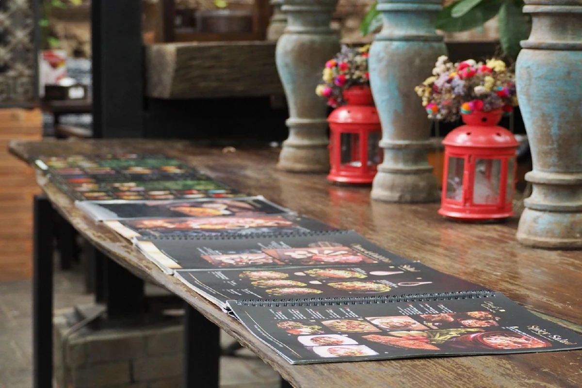 ไปเชียงใหม่ ลิสต์ร้านนี้ไว้ไม่ผิดหวัง The Faces Gallery & Gastro Bar