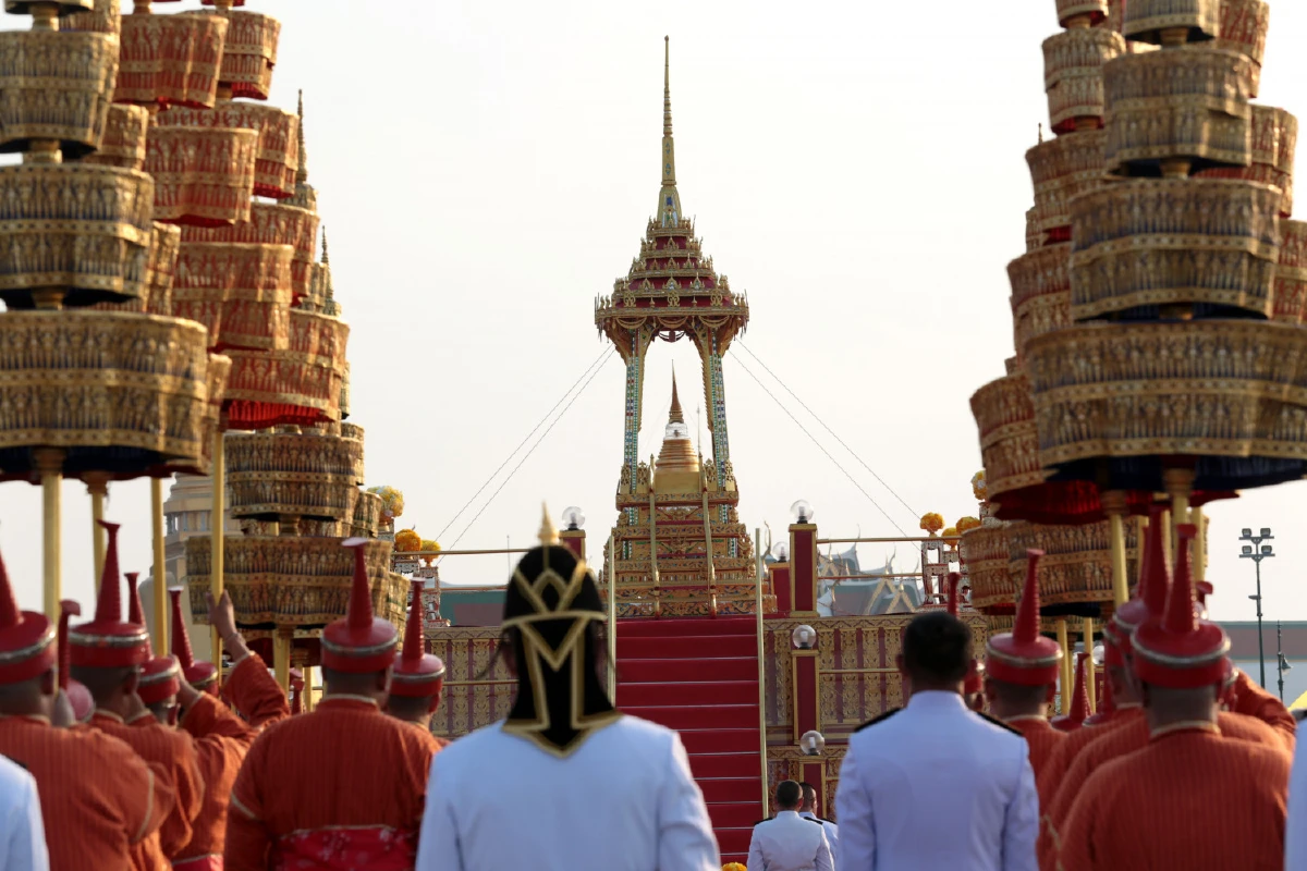 "ในหลวง"พระราชทานพระบรมสารีริกธาตุให้ประชาชนสักการะช่วงปีใหม่