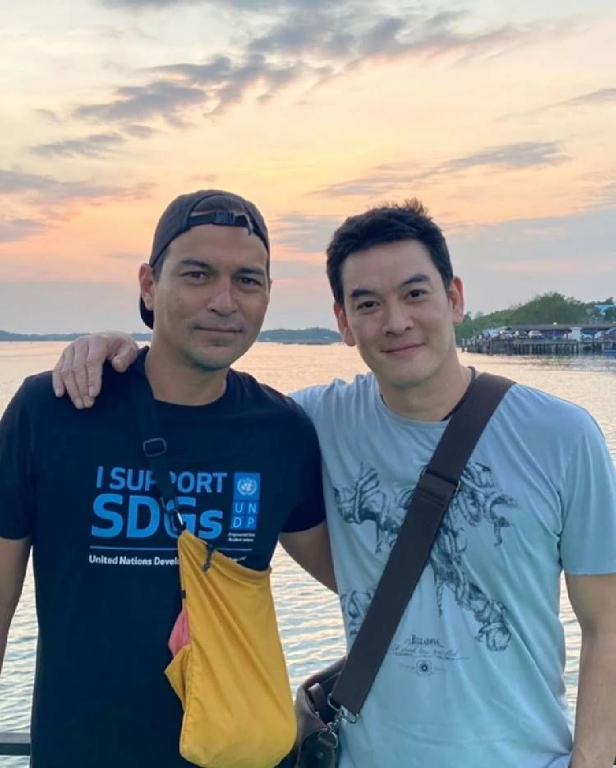 มิตรภาพจากรุ่นสู่รู่น “เรย์-ชาคริต" เทียบภาพลูกชาย "น้องมิก้า-น้องโพธิ์" เหมือนกันเป๊ะ