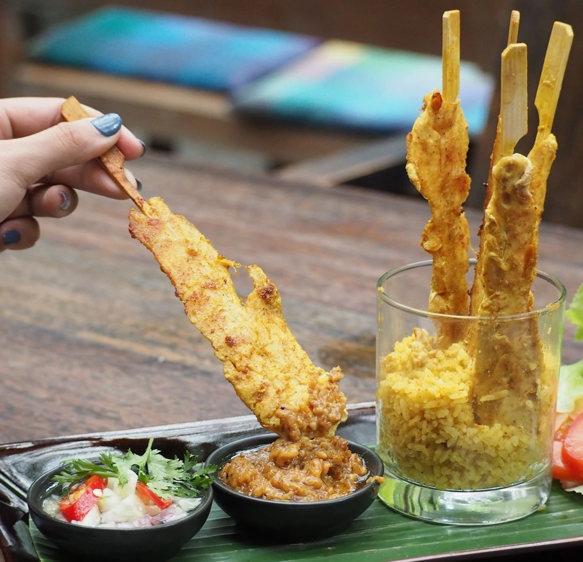 ไปเชียงใหม่ ลิสต์ร้านนี้ไว้ไม่ผิดหวัง The Faces Gallery & Gastro Bar