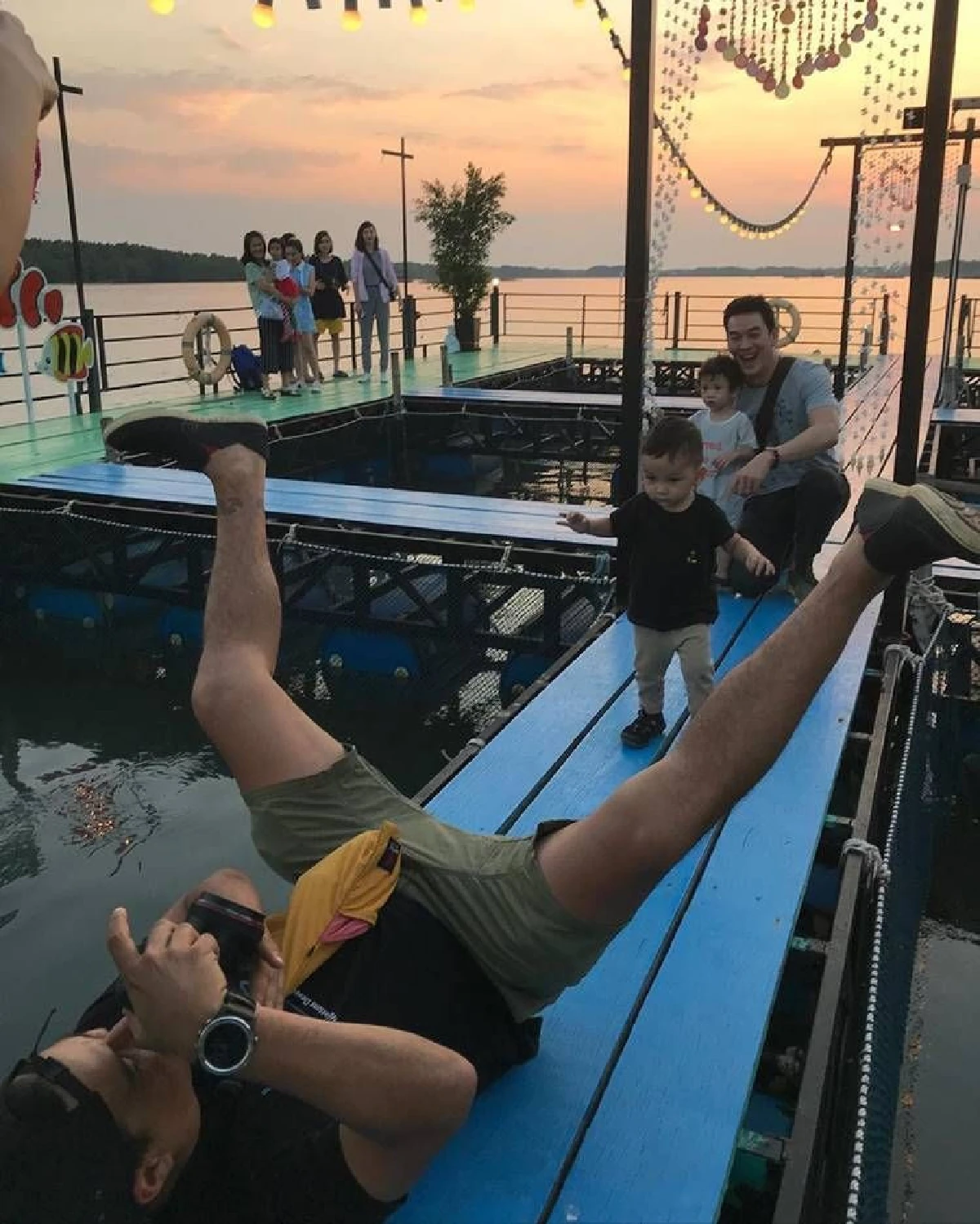 มิตรภาพจากรุ่นสู่รู่น “เรย์-ชาคริต" เทียบภาพลูกชาย "น้องมิก้า-น้องโพธิ์" เหมือนกันเป๊ะ