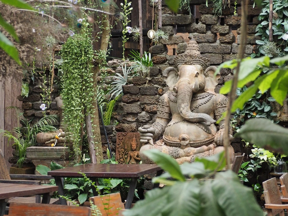 ไปเชียงใหม่ ลิสต์ร้านนี้ไว้ไม่ผิดหวัง The Faces Gallery & Gastro Bar