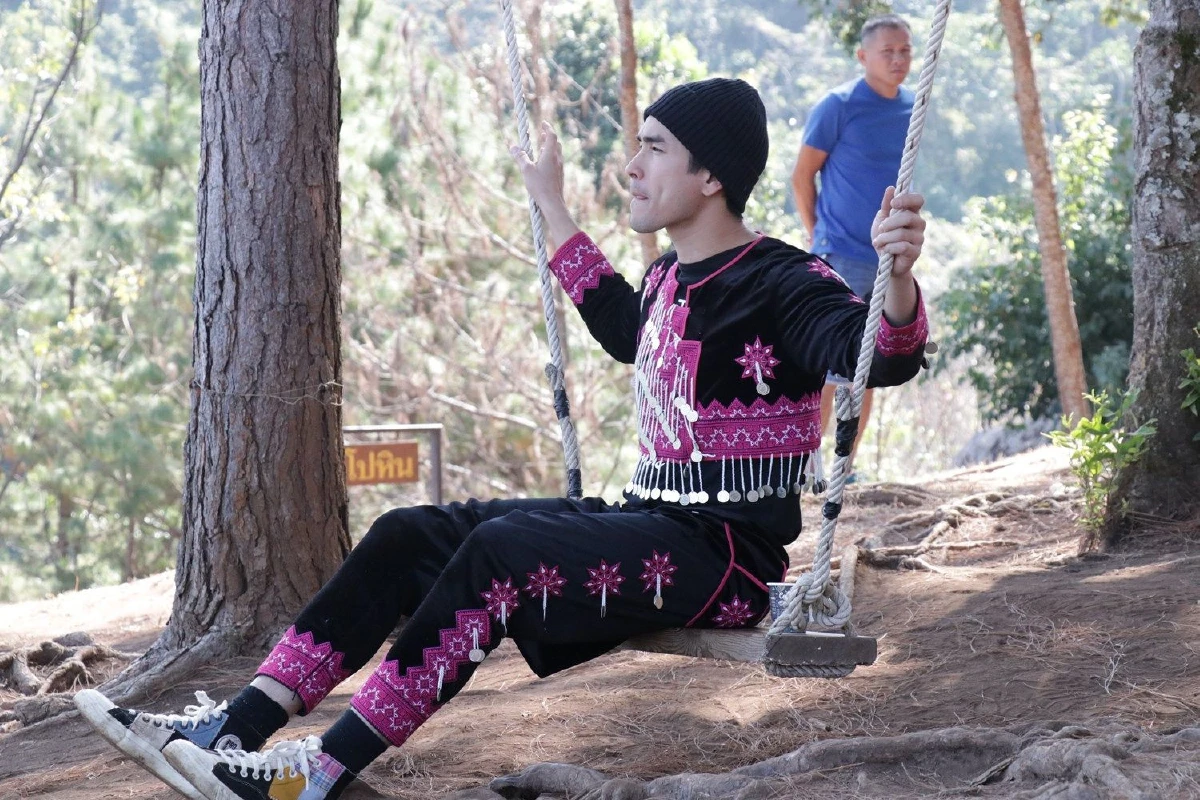 แฟนคลับกรี๊ด"ณเดชน์"ย่องขึ้นดอยใส่ชุดชาวเขาโปรโมทภูหินร่องกล้า