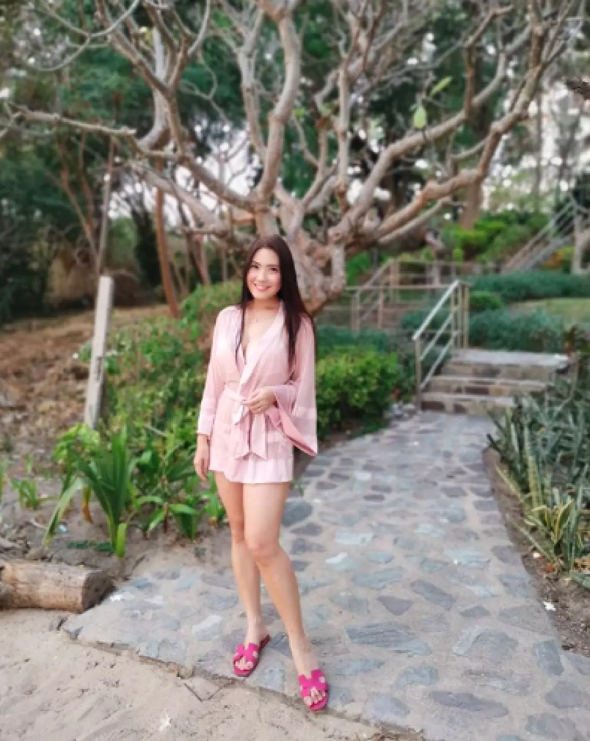 “บอลลูน” ส่งความสุดท้ายปี! อวดความแซ่บกระจายสุดในชุดบิกินี่สีขาวริมทะเล