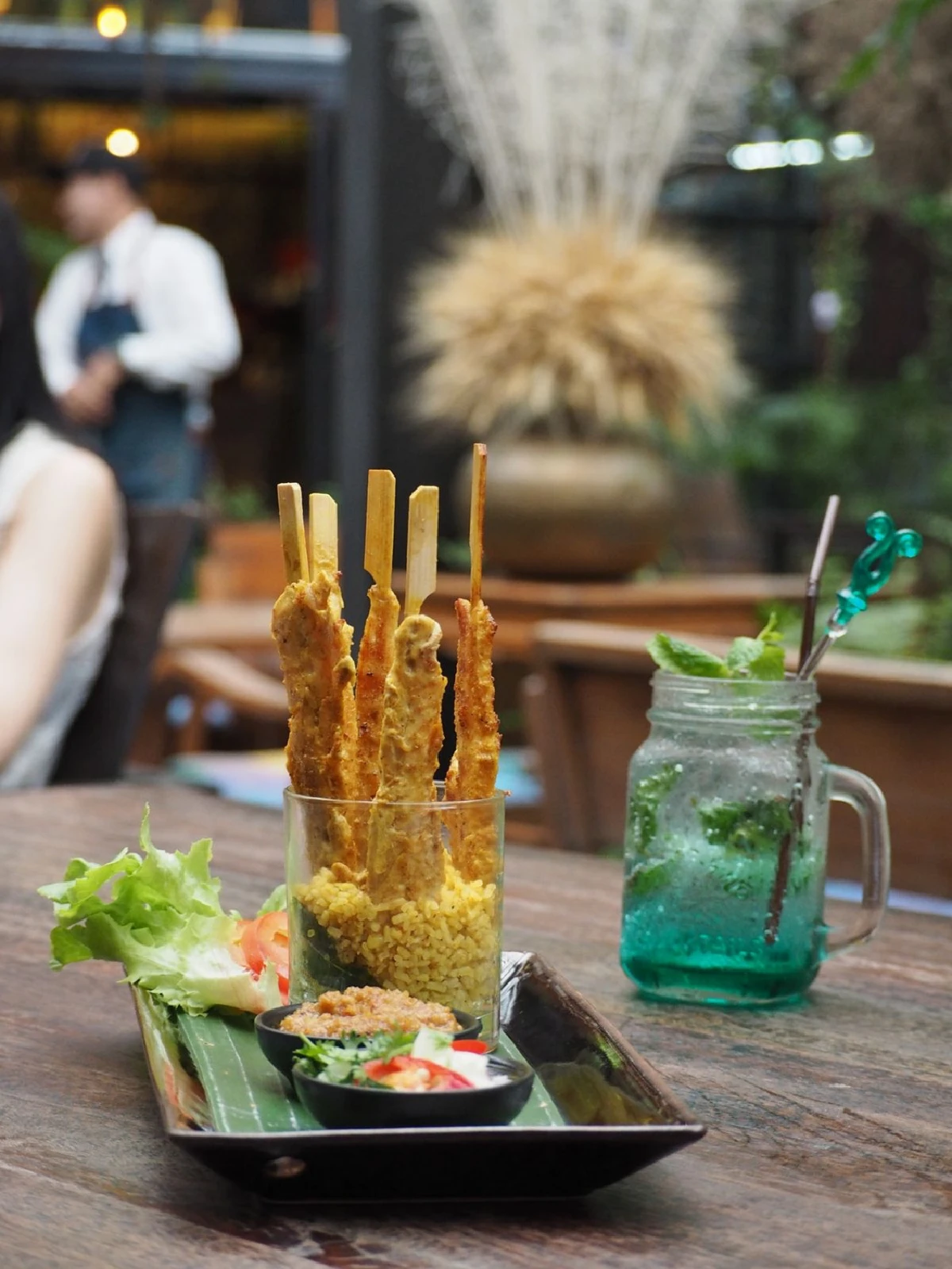 ไปเชียงใหม่ ลิสต์ร้านนี้ไว้ไม่ผิดหวัง The Faces Gallery & Gastro Bar