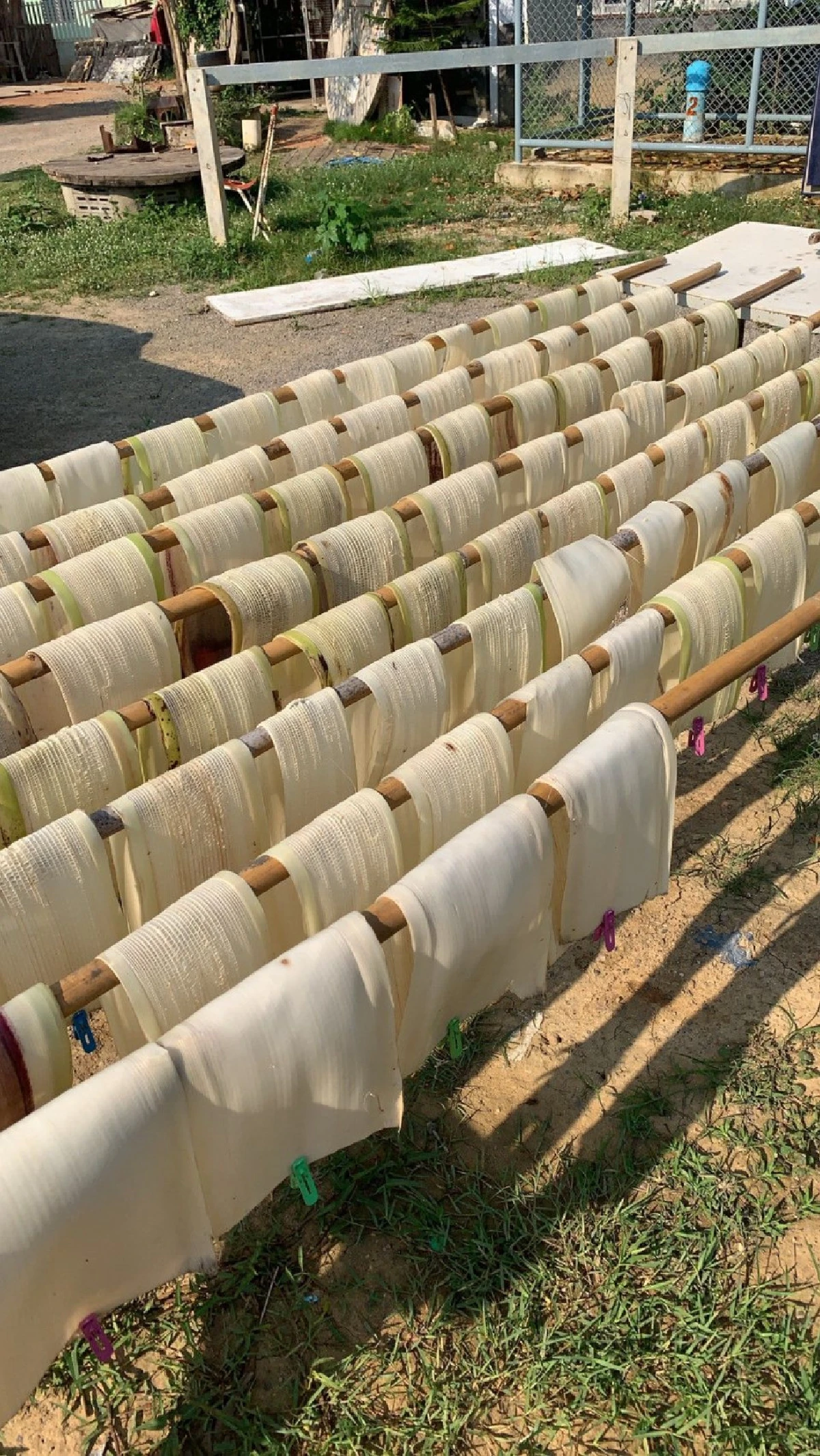 เปลี่ยนกาบกล้วยเหลือทิ้ง เป็นกระเป๋าขึ้นห้าง “ธนกร สดใส” ปราชญ์กล้วย ‘ตานี แบรนด์’